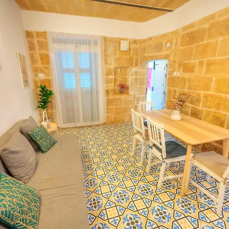 Charming 2bedroom Townhouse Center Kbut1-1 شقة