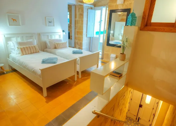 Charming 2bedroom Townhouse Center Kbut1-1 아파트 *